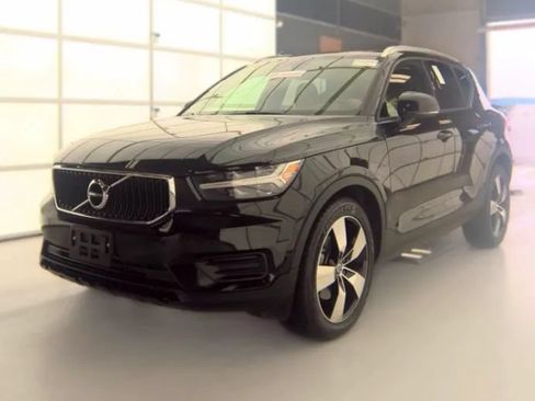 Used 2019 Volvo XC40 T5 Momentum AWD/4WD image 1