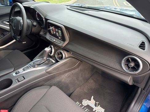 Used 2018 Chevrolet Camaro LT w/ Technology Package image 33