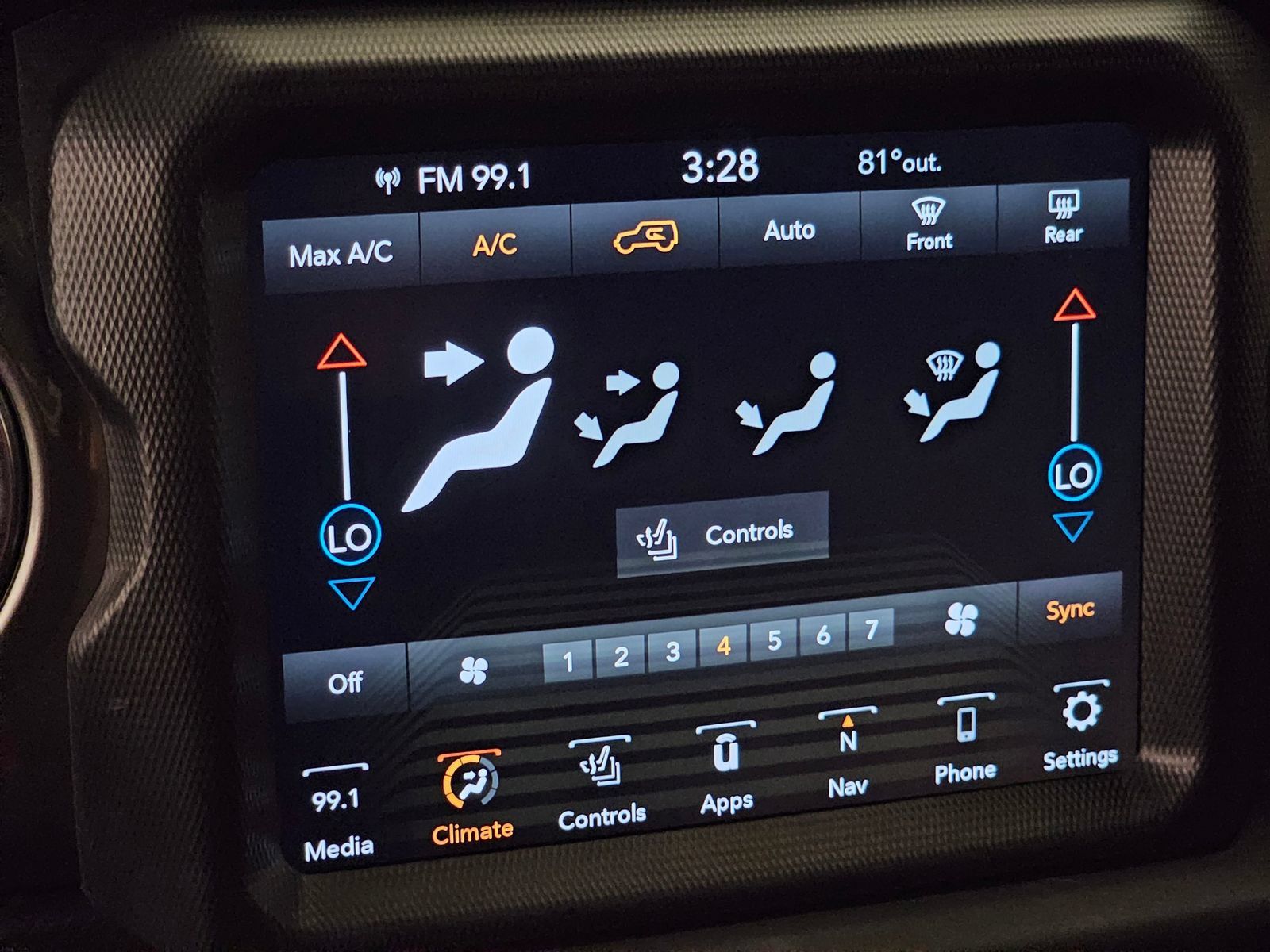 Used 2023 Jeep Wrangler Unlimited Sahara w/ Cold Weather Group AWD/4WD image 14