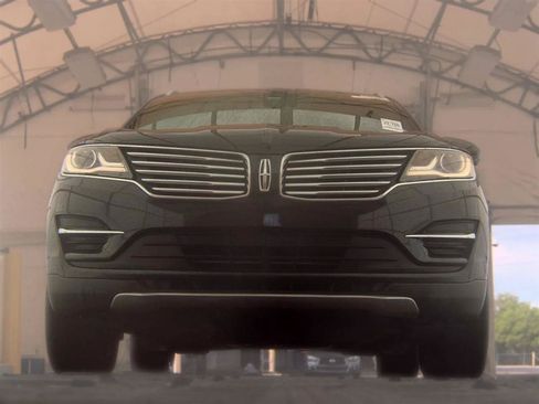 Used 2015 Lincoln MKC FWD image 3