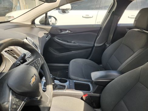 Used 2018 Chevrolet Cruze LT FWD image 10