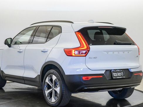Certified 2026 Volvo XC40 B5 Plus AWD/4WD image 2