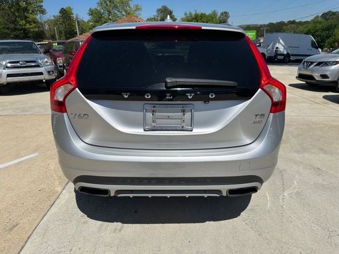Used 2016 Volvo V60 T5 Cross Country image 18