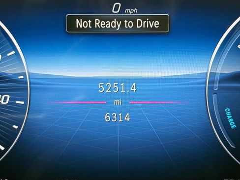 Used 2025 Mercedes-Benz GLC 350e 4MATIC image 11