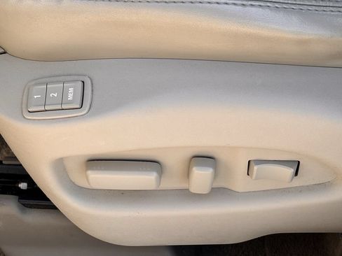 Used 2010 Cadillac SRX Luxury FWD image 24