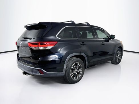 Used 2018 Toyota Highlander LE FWD image 31