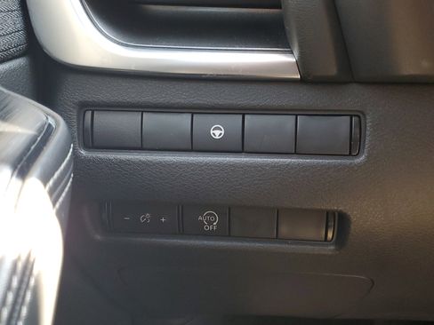 Used 2023 Nissan Rogue SV image 29