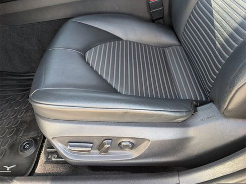 Used 2019 Toyota Camry SE image 13