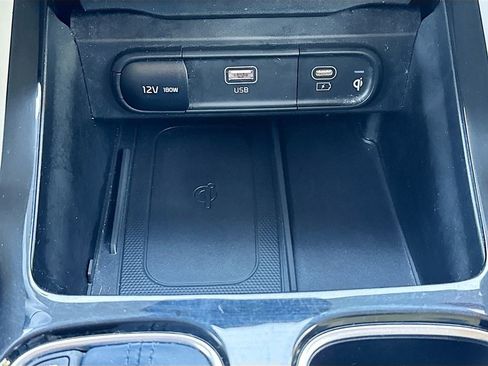 Used 2024 Kia Telluride EX w/ EX Captain's Chair Package FWD image 29