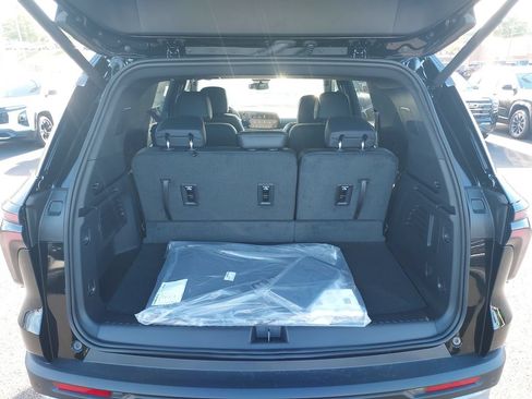 New 2027 Chevrolet Traverse LT FWD image 9