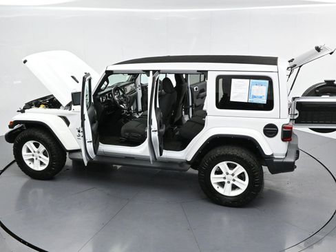 Used 2022 Jeep Wrangler Unlimited Sahara w/ LED Lighting Group AWD/4WD image 43