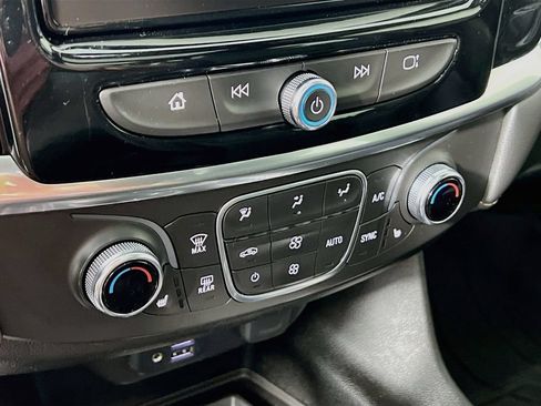 Certified 2022 Chevrolet Traverse LT w/ LT Premium Package AWD/4WD image 15
