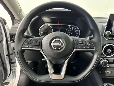 Used 2025 Nissan Sentra SV image 11