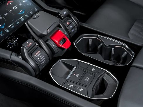 Used 2025 Lamborghini Urus SE AWD/4WD image 29