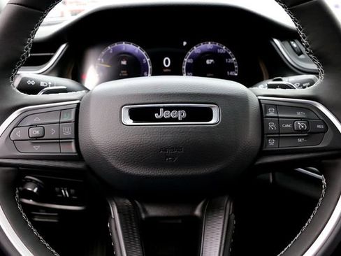 New 2025 Jeep Grand Cherokee L Laredo image 11