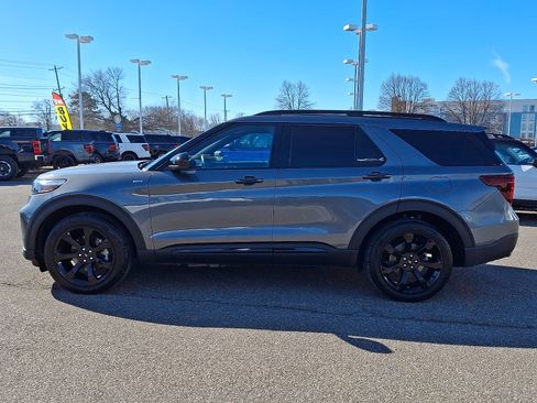 Certified 2024 Ford Explorer ST-Line w/ Class IV Trailer Tow Package image 6