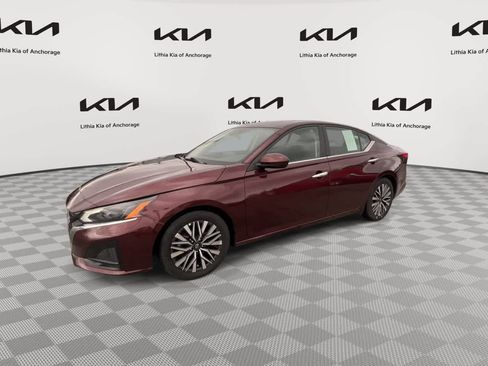 Used 2024 Nissan Altima 2.5 SV w/ SV Premium Package FWD image 4