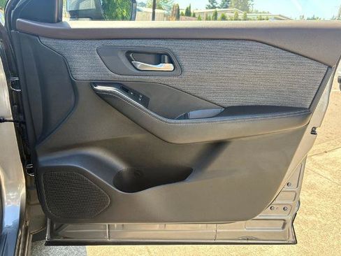 Certified 2023 Nissan Rogue SV image 26