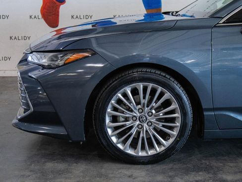 Used 2019 Toyota Avalon Limited image 17