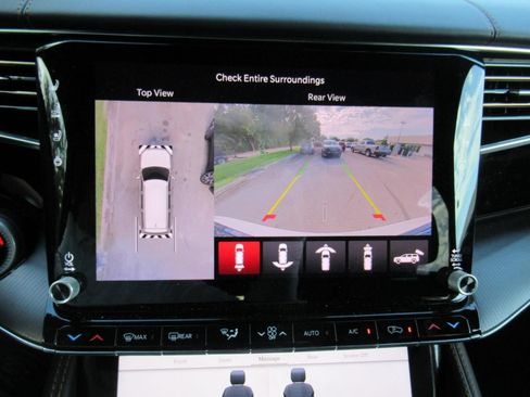 Used 2025 Jeep Grand Wagoneer Series III w/ Rear Seat Video Group 1 AWD/4WD image 36