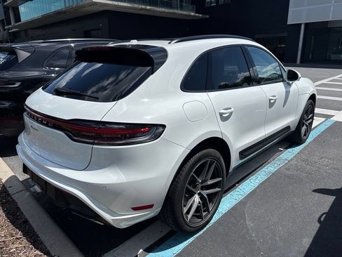 Certified 2026 Porsche Macan AWD/4WD image 3