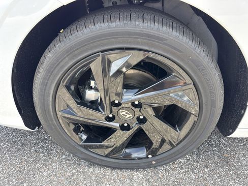 New 2026 Hyundai Elantra SEL Sport FWD image 9