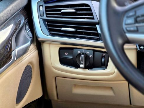 Used 2017 BMW X5 xDrive40e image 16