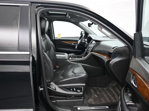 Used 2020 Cadillac Escalade Luxury w/ LPO, Radiant Package AWD/4WD image 54