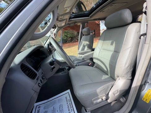 Used 2004 Toyota Sequoia Limited image 12