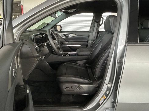 Used 2026 Chevrolet Traverse LT w/ Midnight/Sport Edition FWD image 16