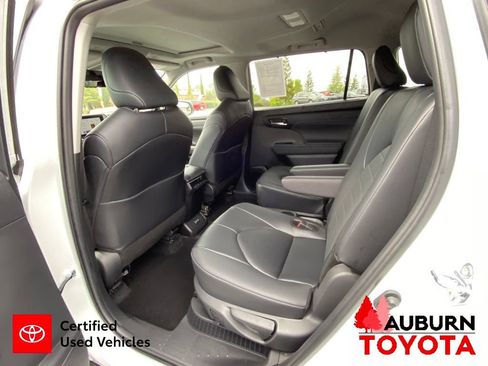 Certified 2024 Toyota Highlander XLE AWD/4WD image 32
