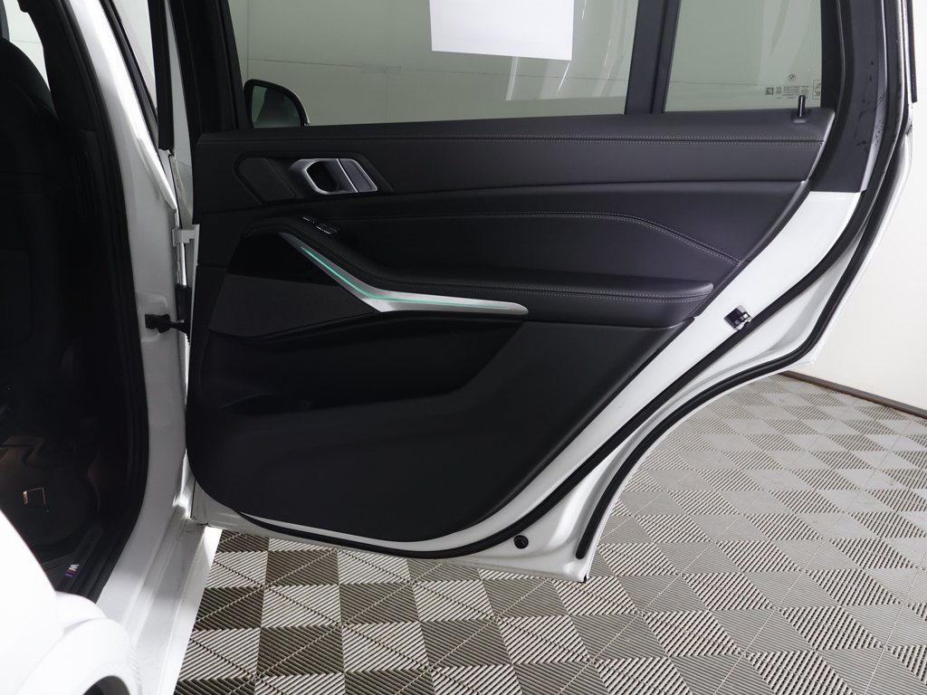 Used 2024 BMW X7 xDrive40i w/ M Sport Package AWD/4WD image 29