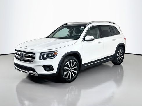 Used 2023 Mercedes-Benz GLB 250 4MATIC w/ Premium Package image 4