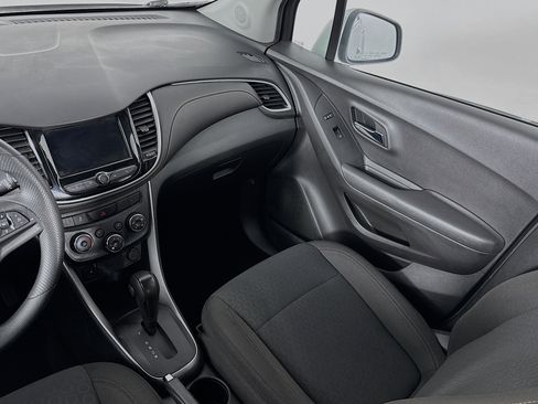 Used 2018 Chevrolet Trax LS AWD/4WD image 21