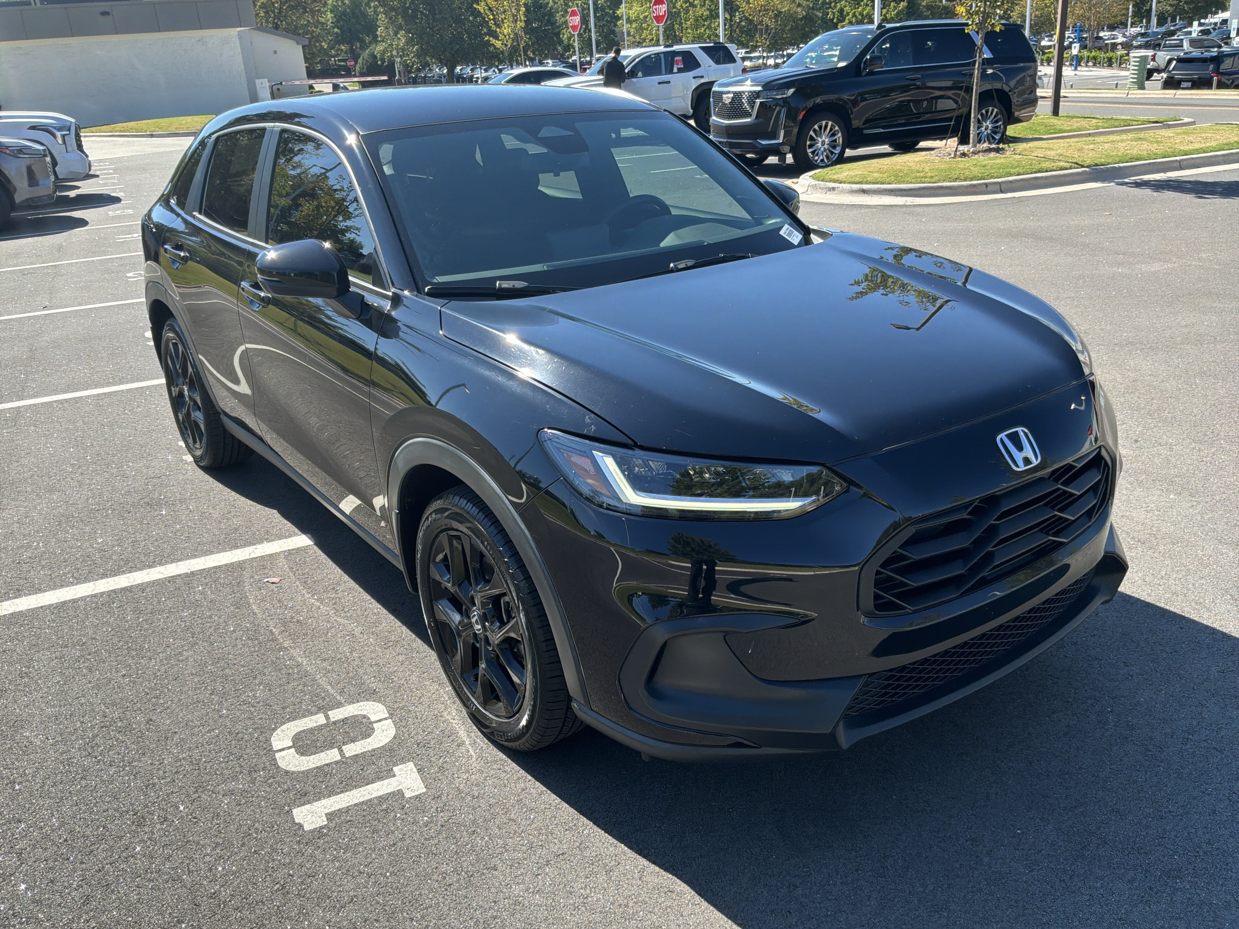 Used 2023 Honda HR-V Sport image 2