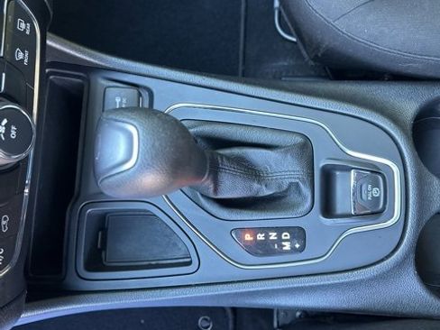 Used 2021 Jeep Cherokee Latitude image 13