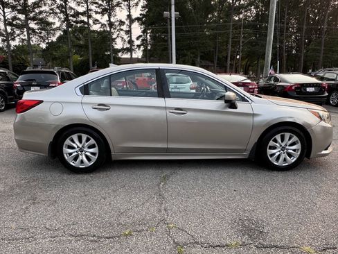 Used 2017 Subaru Legacy 2.5i Premium AWD/4WD image 8