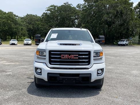 Used 2019 GMC Sierra 2500 SLT w/ Duramax Plus Package AWD/4WD image 3
