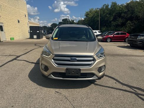 Used 2017 Ford Escape SE w/ Equipment Group 201A AWD/4WD image 2