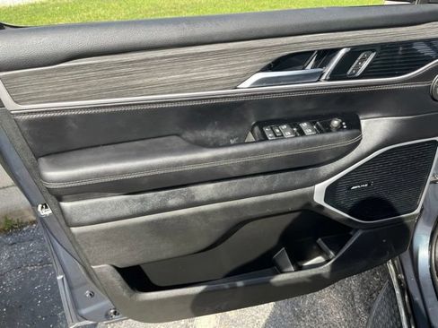 Used 2023 Jeep Wagoneer Series III w/ Preferred Equipment Group AWD/4WD image 10