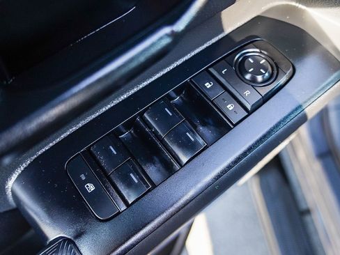 Certified 2025 Toyota Tacoma SR5 image 27