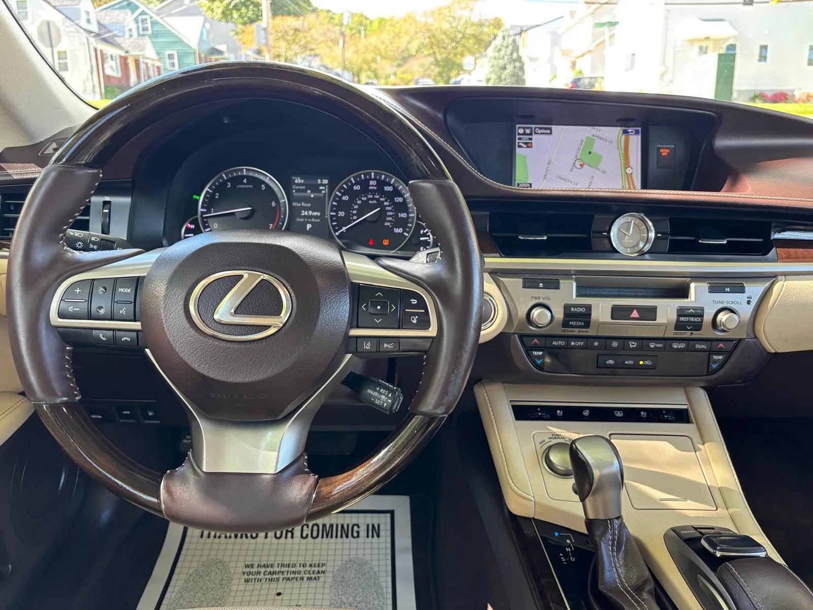 Used 2016 Lexus ES 350 w/ Luxury Package w/Wood Trim FWD image 13