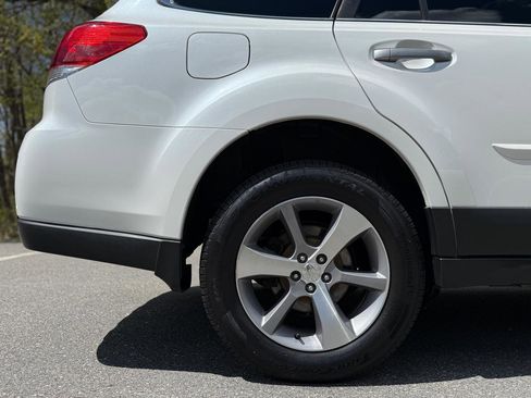 Used 2014 Subaru Outback 2.5i Limited AWD/4WD image 10
