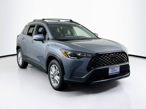 Used 2022 Toyota Corolla Cross LE AWD/4WD image 3
