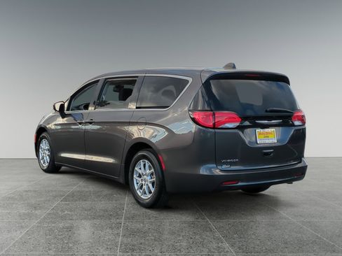 Used 2023 Chrysler Voyager LX FWD image 3