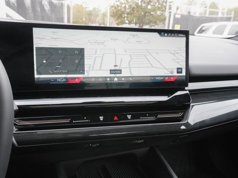 Certified 2025 BMW 530i xDrive w/ Premium Package image 19