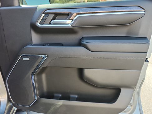 Used 2023 Chevrolet Silverado 1500 LTZ image 46