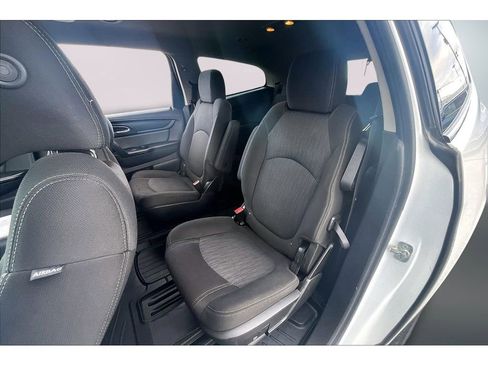 Used 2017 Chevrolet Traverse LT image 21