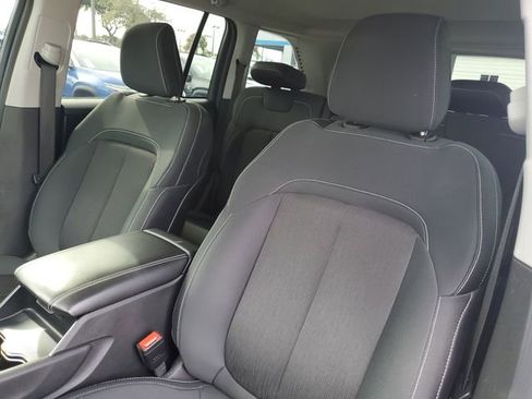 Used 2023 Jeep Grand Cherokee Laredo image 17