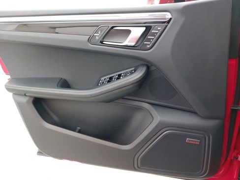 Used 2025 Porsche Macan image 29